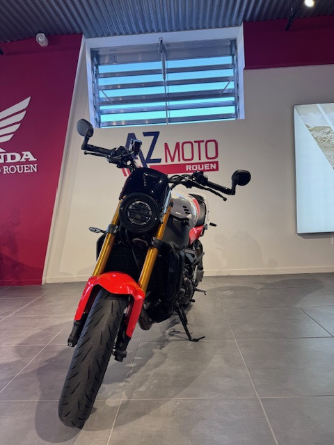 YAMAHA XSR 900 - SAINT-JEAN-DU-CARDONNAY