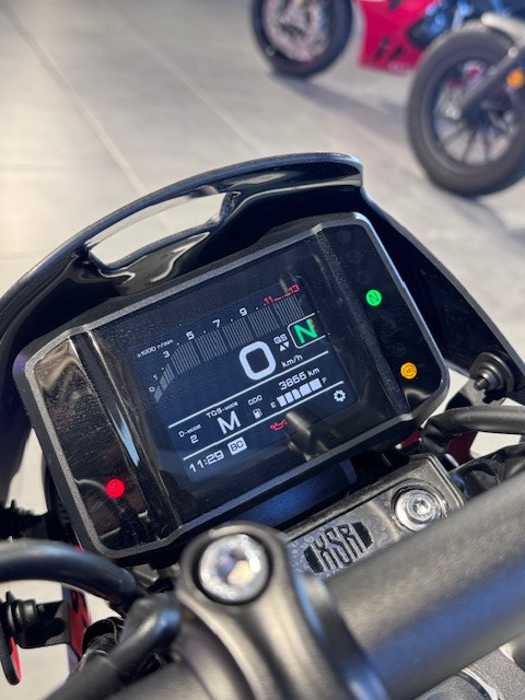 YAMAHA XSR 900 - SAINT-JEAN-DU-CARDONNAY