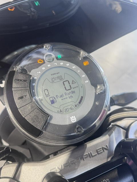 Husqvarna 401 SVARTPILEN - SAINT-JEAN-DU-CARDONNAY